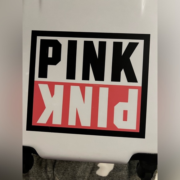 VS PINK RARE HTF 2018 HARD PLASTIC SHELL BLACK/WHITE LOGO ROLLING SUITCASE. - Picture 5 of 16